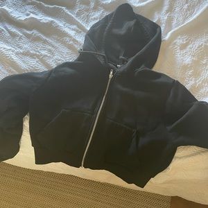 Black cropped sweatshirt